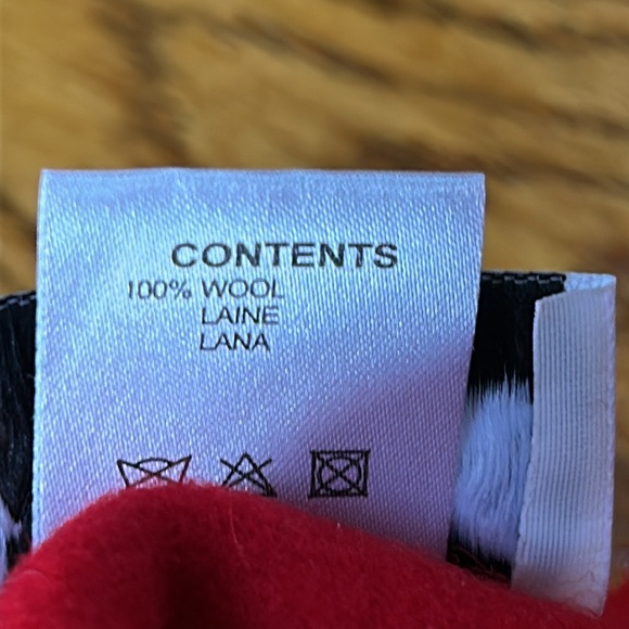 Betmar New York red beret.  Fabric is 100% wool. Great condition. - Picture 6 of 8